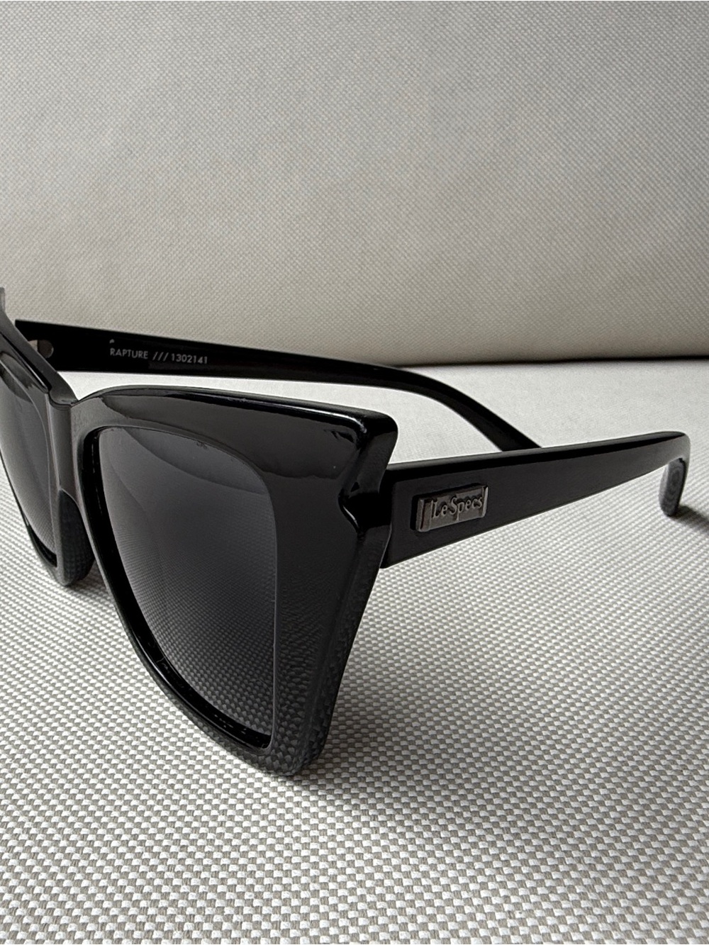 Le Specs Rapture Oversized Cat-Eye Sunglasses - Picture 5 of 7
